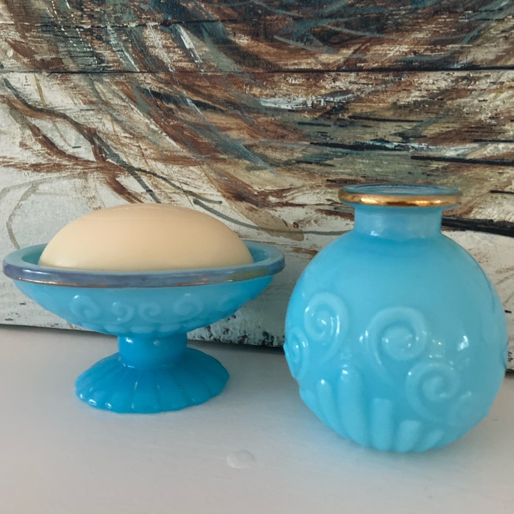 Avon vintage bath set